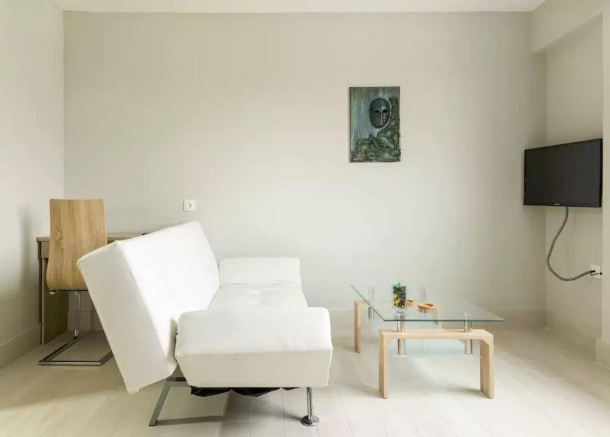 Caravanserai Studio 3 *